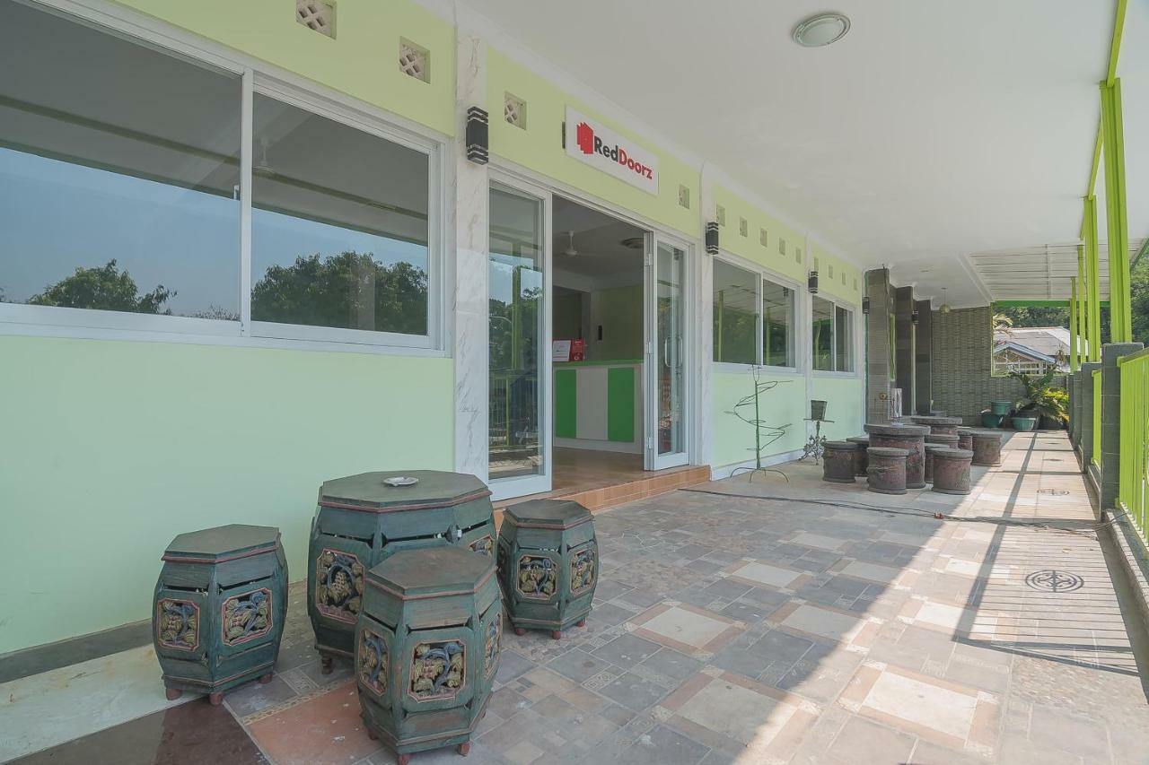 Reddoorz Syariah Near Museum Wisma Karya Subang Exterior foto