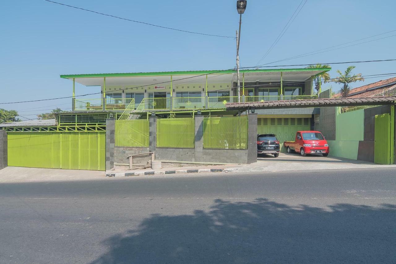Reddoorz Syariah Near Museum Wisma Karya Subang Exterior foto